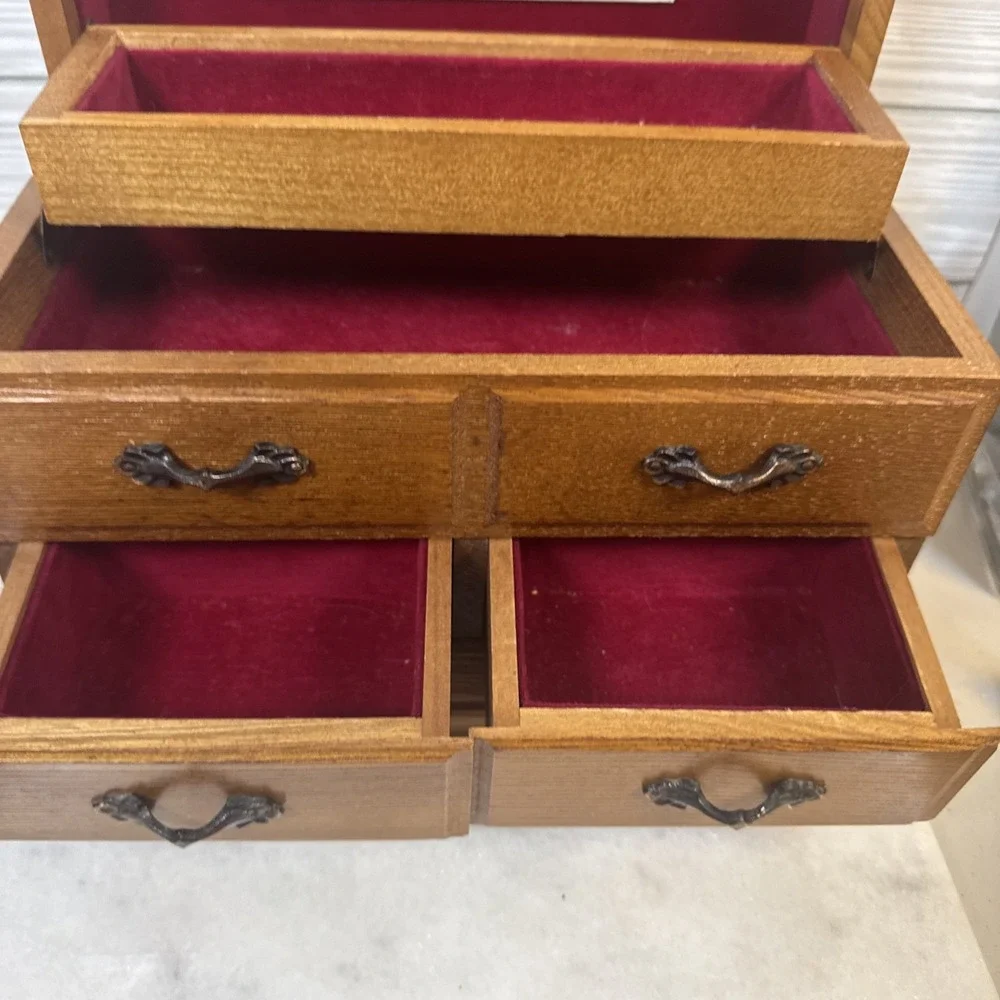 Wooden Flip Top Jewelry / Music Box With Red Felt Lined Interior Toyo Music